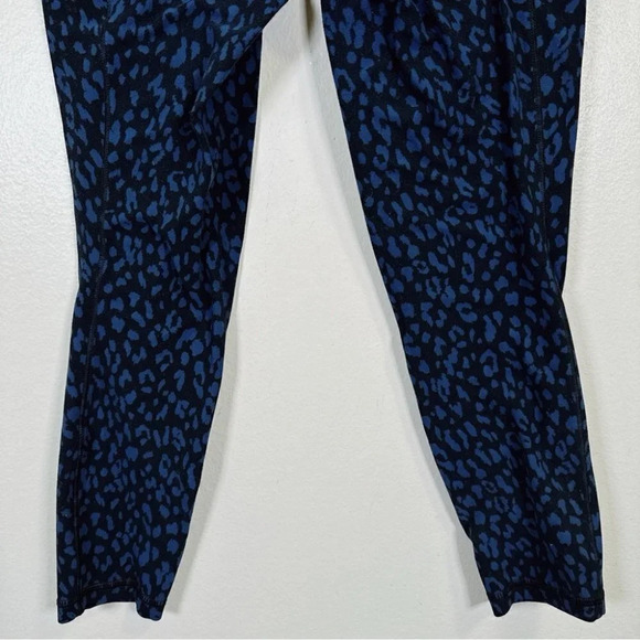ATHLETA Salutation Stash  Pocket II Leopard Blue 7/8 Tight - Picture 14 of 16